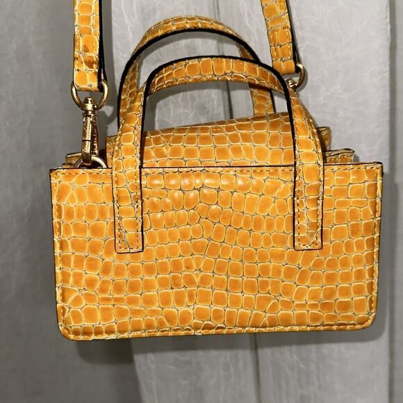 Marge Sherwood Gold Pebbled Croc Print Accordion Mini Handled Purse - Picture 8 of 16